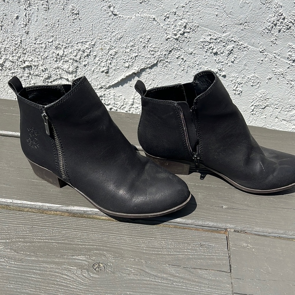 Lucky Brand ☘️Vegan Leather ankle booties